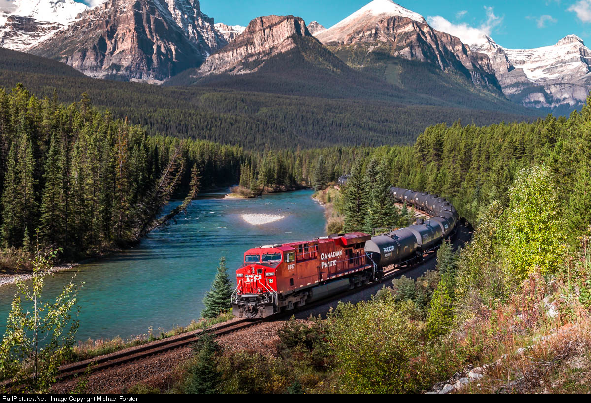 カナダで一番有名な鉄道写真ポイント「モランツ・カーブ」