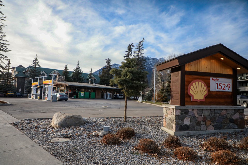 20231109 shell gas station at 435 banff avenue jh 0001